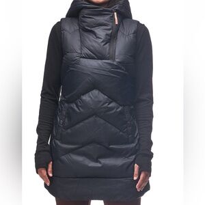 Indygena Women’s small black tunic vest